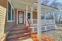 18 Mi to Skiing: Colorful Home in Springfield! - Wifi