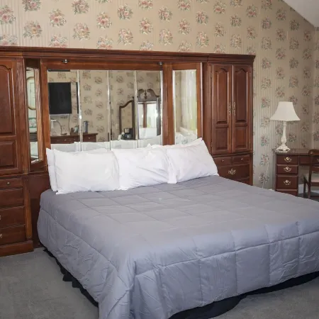 Longhouse Manor B&B Hotels in Reading