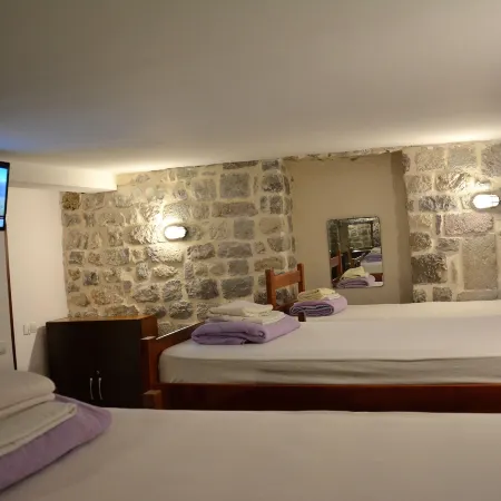 Montenegro Backpackers Home Kotor