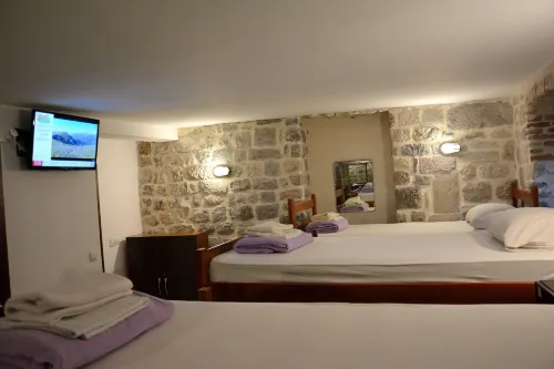 Montenegro Backpackers Home Kotor - 2-Star