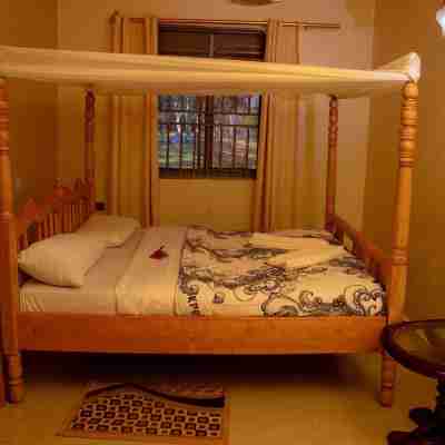 Pearl Gardens Beach Resort Kalangala Rooms