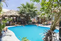 Banana's Adventure Hostel - Pools