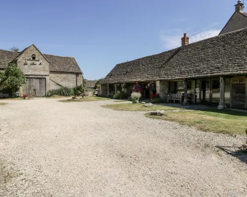 Tinkley Cottage Hotels in Stonehouse
