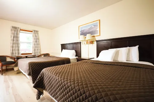 Chatham Travel Lodge - 2-Star