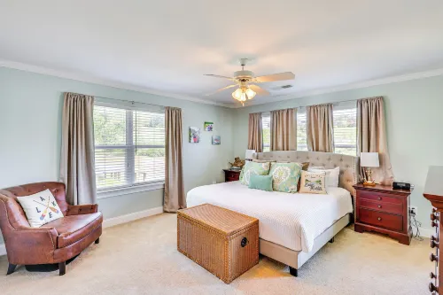 Lake Martin Retreat w/ Deck: 4 Mi to Wind Creek! - 2-Star