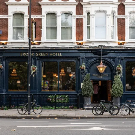 The Brook Green Hotel Отели рядом с достопримечательностью «Станция метро Hammersmith»
