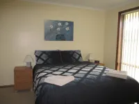 Anchorbell Holiday Apartments - Airport Shuttle