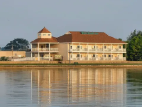 West Bank Inn Hotels in Celina