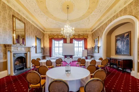 Hazlewood Castle & Spa Отели в г. Шерберн ин Элмет