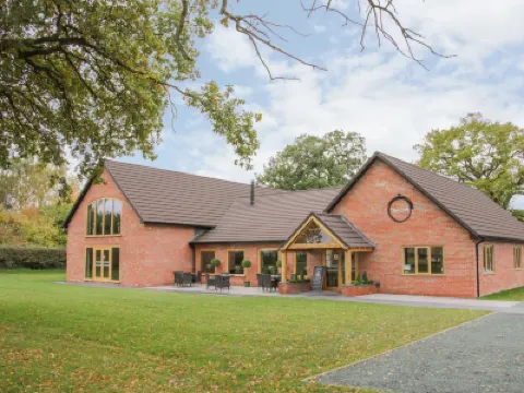 Callow Lodge 5 Hotels in 