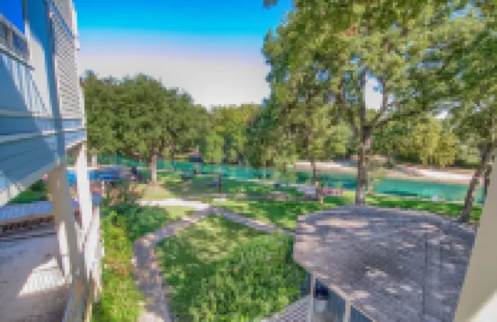 RedAwning的River Hippie Rrc A302 2卧室公寓