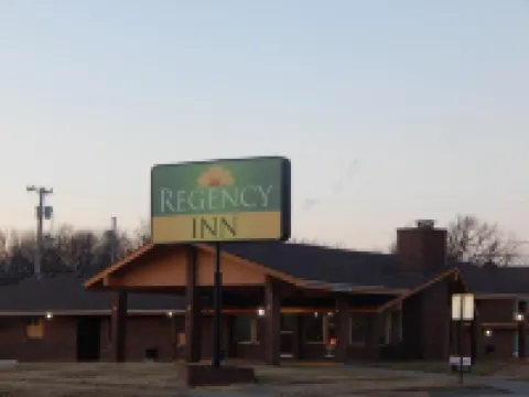 Regency Inn Iola Hotels in Iola
