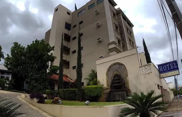 納寇斯廣場酒店