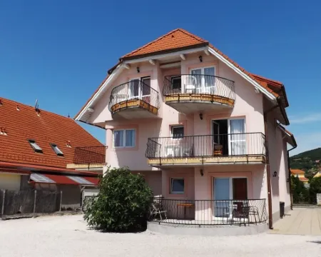 アビゲール アパルトマンハズ バラトンフレドのホテル