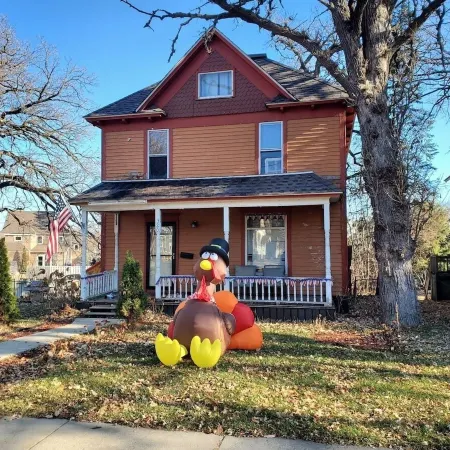 Beautiful Two Story Home by Fountain Lake and Mayo Clinic