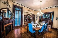 Inn at St James Court Hotels in Shively