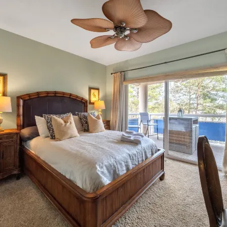 Lake Front Keowee Condo W/ Balcony & Resort Amenities! 2 Bedroom Condo by RedAwning
