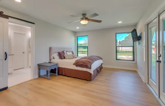 海灣寶石：帶庭院和火坑的彭薩科拉