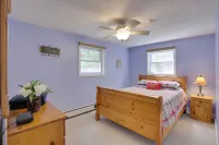 Bethel Chalet w/ Hot Tub: 3 Miles to Sunday River! - Wifi