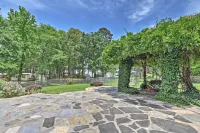 Cozy Lakefront Benton Home ~ 20 Mi to Shreveport! - 3-Star