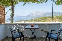 Apartment with Pool and Panorama View