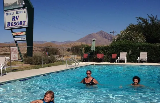 伊莎貝爾湖濱房車度假村