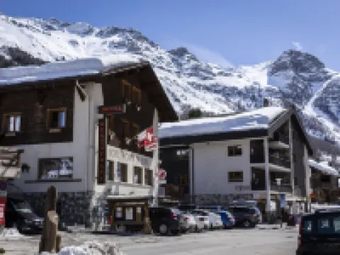 ポワント ド ジナル アイエのホテル