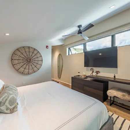 Eagle’s Perch - Top Floor 3 Br Luxury Residence
