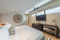 Eagle’s Perch - Top Floor 3 Br Luxury Residence