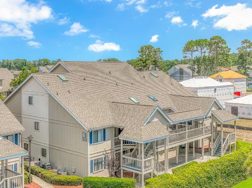 Spacious Modern Condo with Pool Access - Stunning Retreat Hotels in Garden City