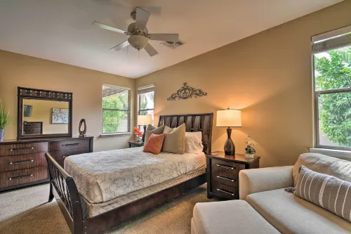 Spacious Surprise Home 6 Mi to Wildlife World Zoo