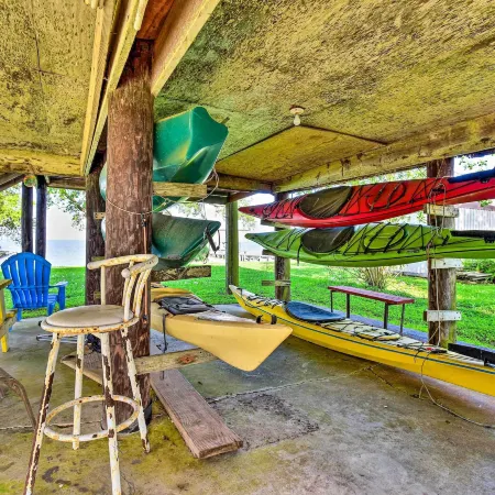 Fishing Pier, Kayaks Bayfront Home in Palacios!