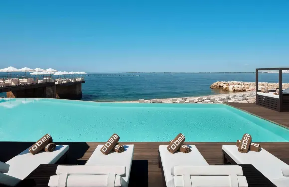 蒂沃利西斯蒂亞納港度假村