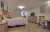 Mainsail Motel & Cottages