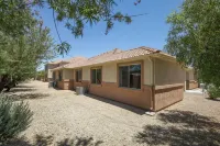 Welcoming Mesquite Condo w/ Pool Access! - parkir