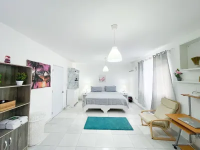 Simplicity 1BR 1BA Corner Apartment with Pool View