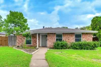 Near Lewisville Lake: Home in The Colony w/ Yard! - 2 stjerner