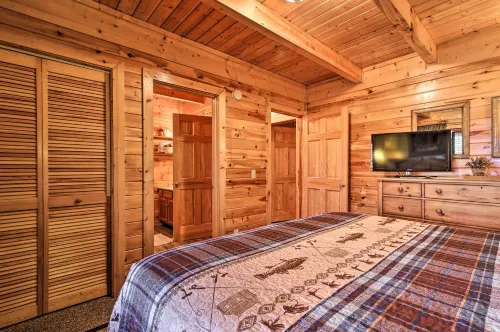 Douglas Lake Cabin w/ Boat Ramp & Water Access! - parking