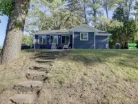 Stylish Grass Lake Retreat - Steps to Park! Hotels in Jackson County