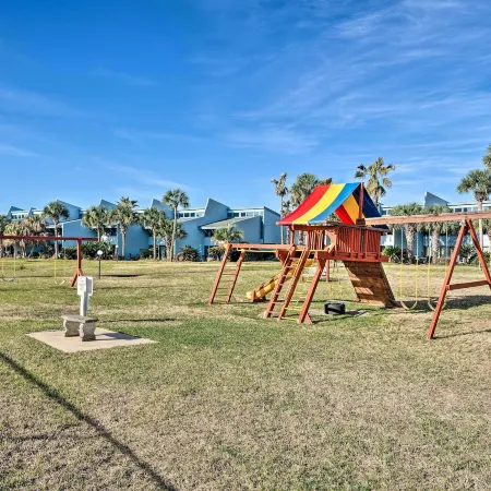 Pool & Beach Access: 'Sunnyside 55' in PCB!
