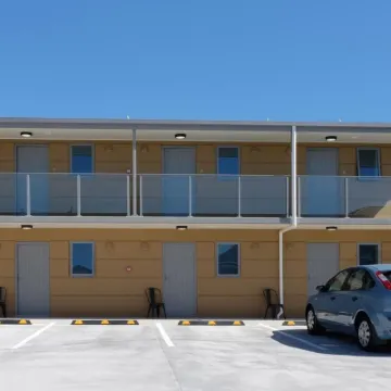 止步精品公寓酒店 鄰近Hokitika Museum的酒店