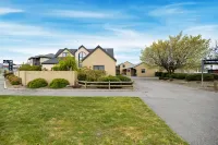 Avenue Motel Hotels in Clyde