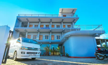 Hotel Sun Blue Отели рядом с достопримечательностью «Аппувели Бич»