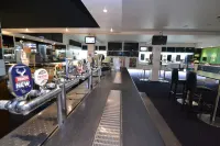 Crossroads Hotel - بار