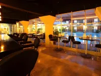 Clarkton Hotel Apartment - bar