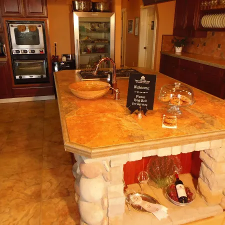 The Collins Inn and Seaside Cottages - Adults Only