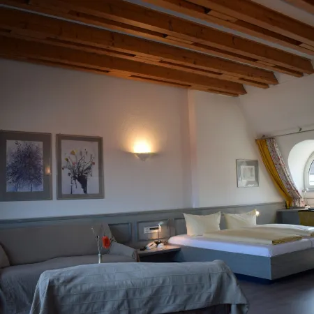 Avenue Hotel