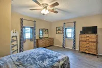 Kingston Getaway < 2 Mi to Lake Texoma! - 2-Star