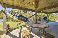 Walk to Bay and Boat Launch Beach House in Avon - Wifi