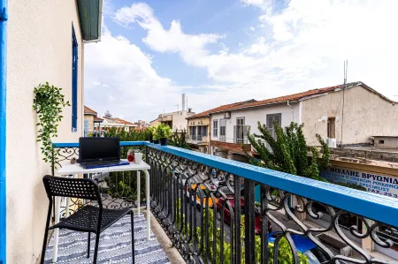 Bee Hostel Отели рядом с достопримечательностью «Лимасол Спортинг Центр»